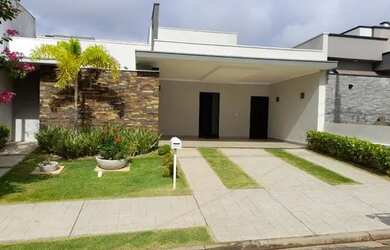 Imagem: A casa em condomínio possui 3 Dormitórios, 2 Banheiros, 2