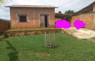 Imagem: A casa possui 2 Dormitórios, 1 Banheiro, 1 Vaga na garagem