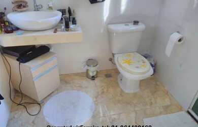 Imagem: A casa em condomínio possui 4 Dormitórios, 4 Banheiros, 2