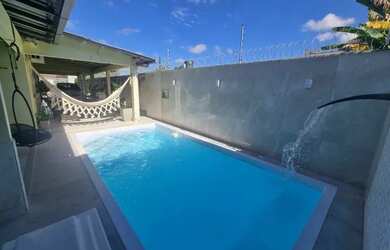 Imagem: A casa possui 3 Dormitórios, 3 Banheiros, 3 Vagas na garagem