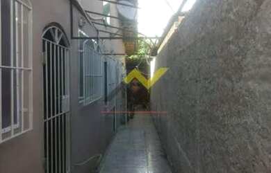 Imagem: A casa possui 2 Dormitórios, 2 Banheiros, 1 Vaga na garagem