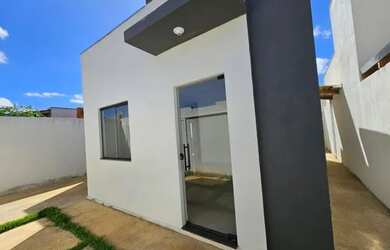 Imagem: A casa possui 2 Dormitórios, 1 Banheiro, 1 Vaga na garagem