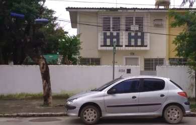 Imagem: A casa possui 4 Dormitórios, 2 Banheiros, 1 Vaga na garagem