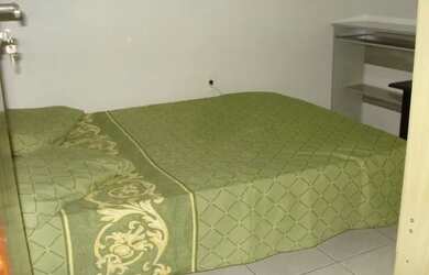 Imagem: A kitnet possui 1 Dormitório, 1 Banheiro, 1 Vaga na garagem