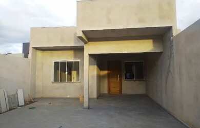 Imagem: A casa possui 3 Dormitórios, 3 Banheiros, 2 Vagas na garagem