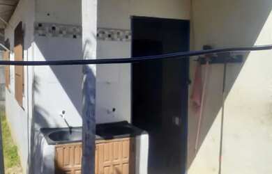 Imagem: A casa possui 1 Dormitório, 2 Banheiros e está localizado