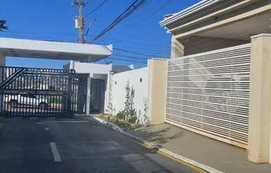 Imagem: A casa em condomínio possui 3 Dormitórios, 2 Banheiros, 3