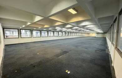 Imagem: O depósito possui 5 Vagas na garagem, 667m² de Área e está