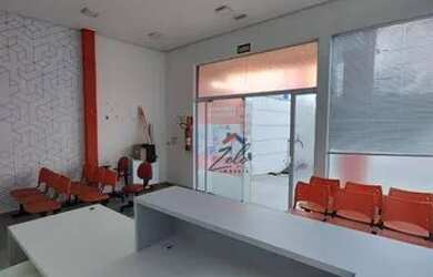 Imagem: O depósito possui 2 Vagas na garagem, 272m² de Área e está