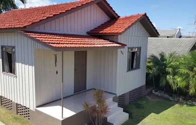 Imagem: A casa possui 3 Dormitórios, 1 Banheiro, 1 Vaga na garagem