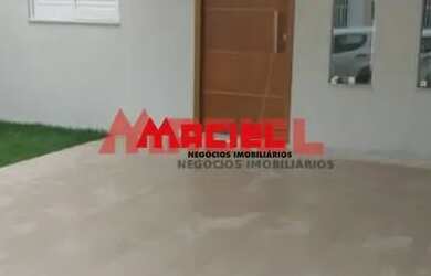 Imagem: A casa em condomínio possui 3 Dormitórios, 3 Banheiros, 2