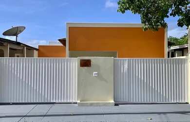 Imagem: A casa possui 3 Dormitórios, 2 Banheiros, Imóvel novo e está