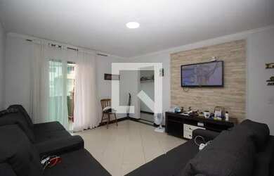 Imagem: A casa possui 4 Dormitórios, 2 Banheiros, 5 Vagas na garagem