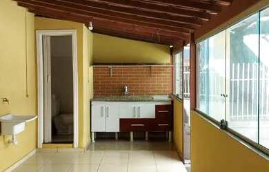 Imagem: A casa possui 1 Dormitório, 1 Banheiro, 1 Vaga na garagem