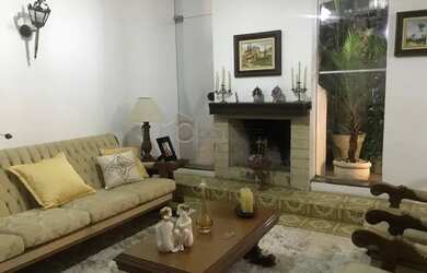 Imagem: A casa possui 3 Dormitórios, 5 Banheiros, 3 Vagas na garagem