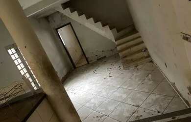 Imagem: A casa possui 1 Dormitório, 1 Banheiro, 1 Vaga na garagem