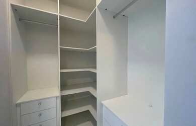 Imagem 8: Linda Casa com 3/4 sendo 01 Reformada no Condomínio Allure