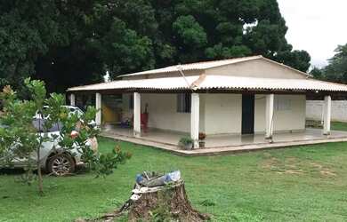 Imagem: A casa possui 2 Dormitórios, 1 Banheiro, 4 Vagas na garagem