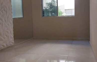 Imagem: O apartamento possui 3 Dormitórios, 1 Banheiro e 1 Vaga na