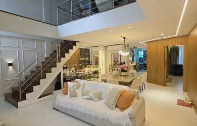 Imagem: A casa possui 4 Dormitórios, 5 Banheiros, 4 Vagas na garagem