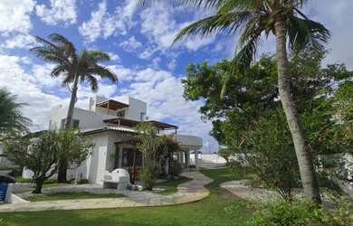 Imagem: A casa possui 5 Dormitórios, 5 Banheiros, 2 Vagas na garagem