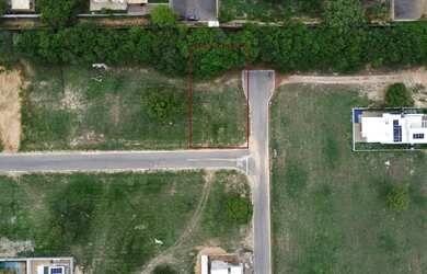 Imagem: O terreno possui 647m² de Área e está localizado em Área