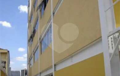 Imagem: O depósito possui 5 Vagas na garagem, 1.015m² de Área e