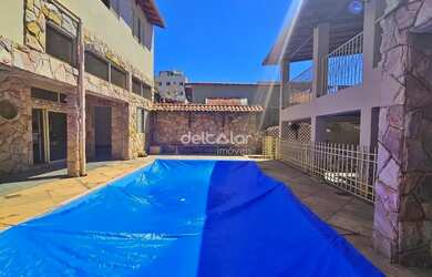 Imagem: A casa em condomínio possui 5 Dormitórios, 5 Banheiros, 4