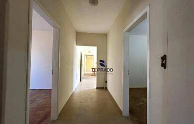 Imagem 4: Casa Antiga para Locação Ambientes Amplos e Localização Privilegiada. ( ATENÇÃO: Este não