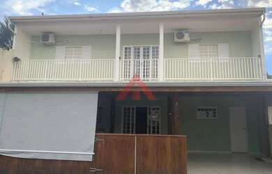 Imagem: A casa possui 2 Dormitórios, 2 Banheiros, 5 Vagas na garagem