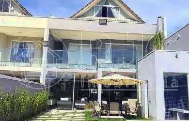 Imagem: A casa em condomínio possui 4 Dormitórios, 5 Banheiros, 2