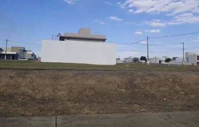 Imagem: O terreno possui 450m² de Área e está localizado em Chácara