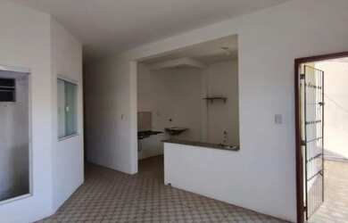 Imagem: A casa possui 2 Dormitórios, 2 Banheiros, 1 Vaga na garagem