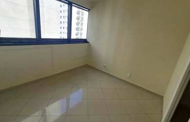 Imagem: O depósito possui 1 Vaga na garagem e 34m² de Área e está