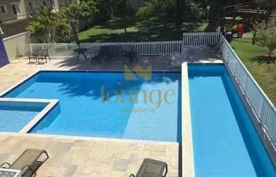 Imagem: A casa possui 3 Dormitórios, 2 Banheiros, 3 Vagas na garagem