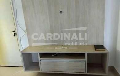 Imagem: O apartamento possui 2 Dormitórios, 1 Banheiro, 1 Vaga na garagem