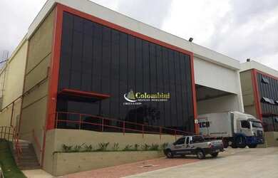 Imagem: O depósito possui 5 Vagas na garagem e 1975m² de Área e está