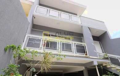 Imagem: A casa possui 5 Dormitórios, 3 Banheiros, 5 Vagas na garagem