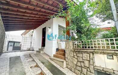 Imagem: A casa possui 2 Dormitórios, 2 Banheiros, 2 Vagas na garagem