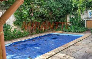 Imagem: A casa possui 3 Dormitórios, 3 Banheiros, 4 Vagas na garagem