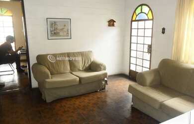 Imagem: A casa possui 3 Dormitórios, 1 Banheiro, 1 Vaga na garagem