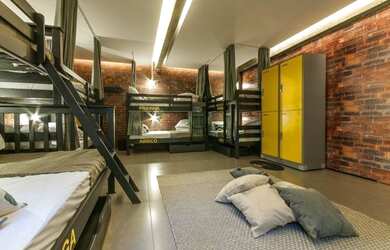 Imagem: A pousada chalé possui 5 Dormitórios, 4 Vagas na garagem e