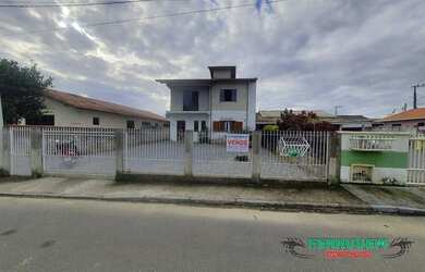 Imagem: A casa possui 4 Dormitórios, 2 Banheiros, 301m² de Área e