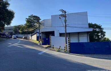 Imagem: O depósito possui 5 Vagas na garagem e 4000m² de Área e está