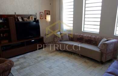 Imagem: A casa possui 4 Dormitórios, 3 Banheiros, 3 Vagas na garagem