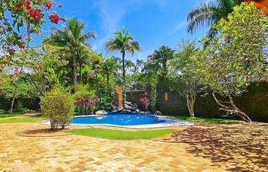 Imagem: A casa em condomínio possui 5 Dormitórios, 5 Banheiros, 5