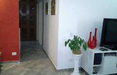 Imagem: O apartamento possui 3 Dormitórios, 1 Banheiro, 2 Vagas na