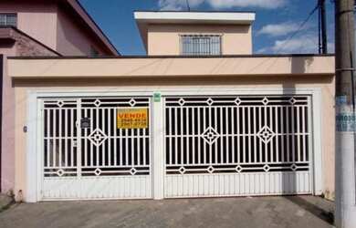 Imagem: A casa possui 2 Dormitórios, 2 Banheiros, 2 Vagas na garagem