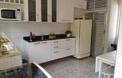 Imagem: A kitnet possui 1 Dormitório, 1 Banheiro, 1 Vaga na garagem