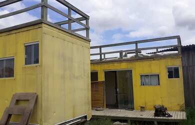 Imagem: A casa possui 1 Dormitório, 1 Banheiro, 1 Vaga na garagem